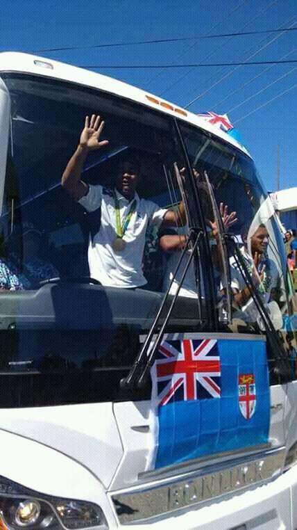 百路佳客车机场迎接斐济奥运冠军凯旋
