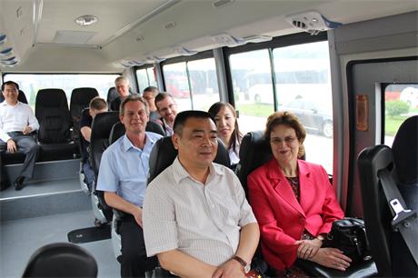 澳大利亚驻华大使一行参观访问中国恒天-百路佳客车有限公司